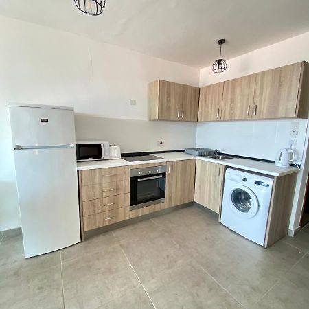 F1 2 St Julians, Private Room, Bathroom & Living Shared San Ġiljan Exterior foto